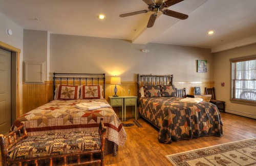 Oquossoc Hotel | Oquossoc Suite #5 | A/C