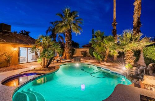Paradise Valley Village House | Oraibi Oasis-A Phoenix Paradise- Pool, Spa, Putting Green, EV Charger