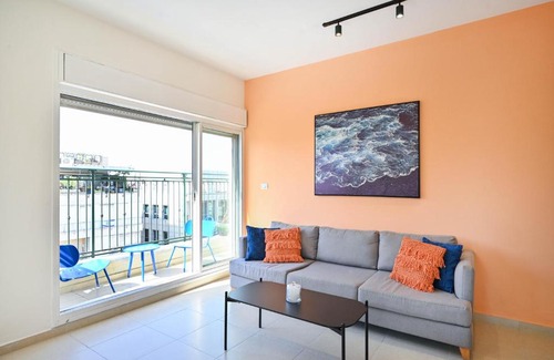 Tel Aviv Apartment | Orange is the new Black by HolyGuest