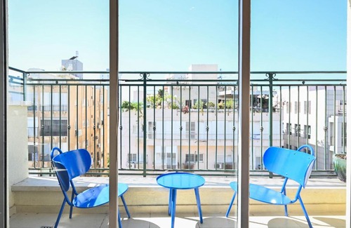 Tel Aviv Apartment | Orange is the new Black by HolyGuest