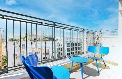 Tel Aviv Apartment | Orange is the new Black by HolyGuest