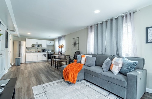 Sandtown Apartment | Orange Oasis Hideaway Suite spacious 1 bed retreat Atl airport and Everything!