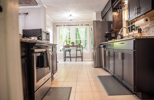 Sandtown House | ORANGE OASIS near Atl airport, downtown, shopping, dining backyard firepit