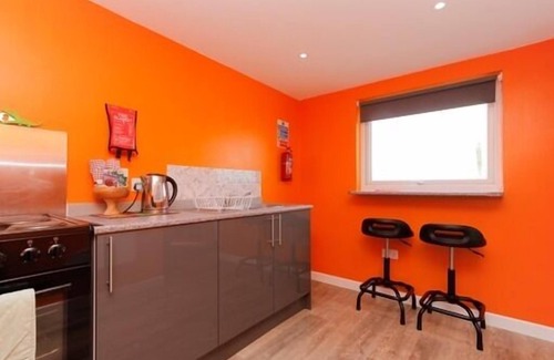 Turriff Cabin | Orange Yurt with Hot Tub- Sleeps 3, Parking & WiFi