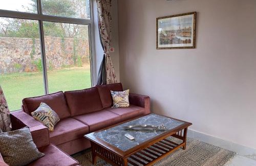 Taoru House | Orchard At Sarai - Private cottage, Large lawn, & Pet friendly