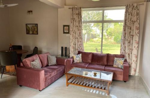 Taoru House | Orchard At Sarai - Private cottage, Large lawn, & Pet friendly