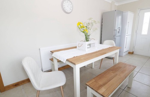 Halkyn Cottage | ORCHARD COTTAGE, family friendly, luxury holiday cottage in Halkyn
