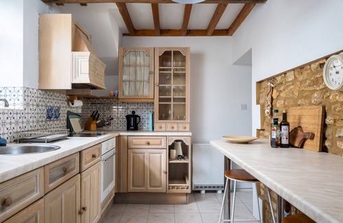 Hook Norton Cottage | ORCHARD COTTAGE, pet friendly, with a garden in Hook Norton