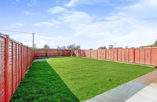 Crawley Down Cottage | Orchard Farm Cottage 1nRelax with the whole family at this peaceful, cosy heaven