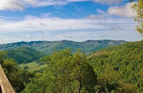 Laurel Ridge House | Orchard Knob | Pet Friendly, 15-Min to Town & Spectacular Mountain View!