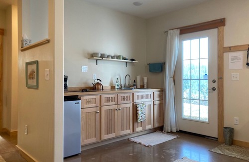Norwalk Apartment | Orchard Studio: A Peaceful & Serene Retreat Near Hiking & Biking