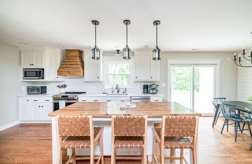 Peaks House | Orchard View Retreat in Blue Ridge Mountains with Hot Tub + 2 King Suites!