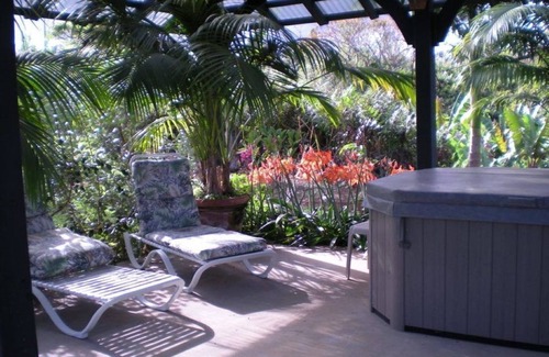 Papaikou House | Orchid Unit-Adult Only-Prvt Entry&Bathroom-King bed-A/C Option