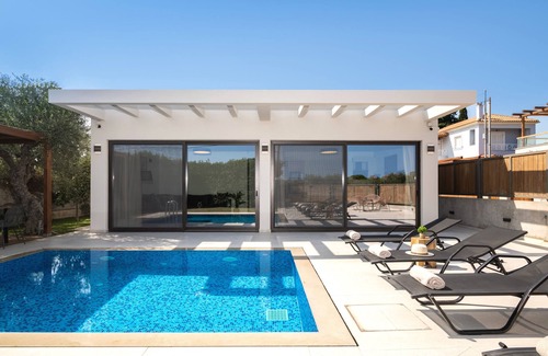 Neromilos Villa | Oresteia Exclusive Villa, a Sublime Retreat