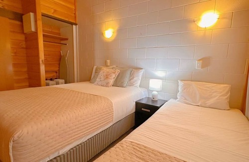 Orewa Hotel | Orewa Motor Lodge