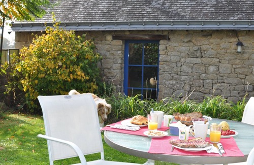 Erdeven House | Original Breton fisher's house near the beach by the standing stones.