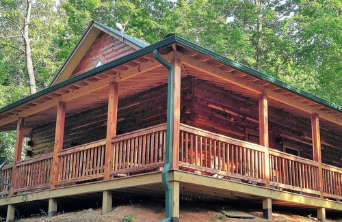 Compton Cabin | Original log cabin with modern comfort