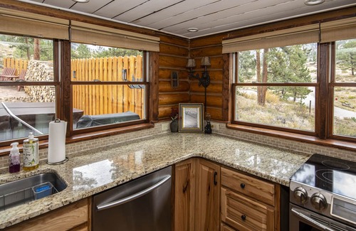 Estes Park Cabin | Original Rocky Mountain National Park Cabin W/Modern Updates &360 Mountain Views