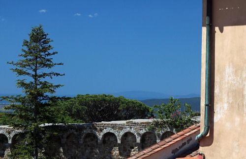 Massa Marittima Apartment | Original Tuscan holiday apartment in a quiet location with rooftop terrace