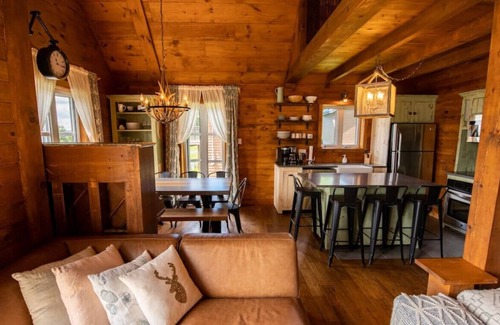 Lac-Etchemin Ski Chalet | Orignal · The Richard - Mont Orignal ski in/out