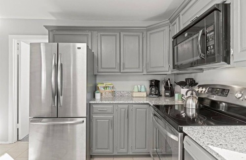 Lake Orion House | Orion Home Conveniently Located Near Great Lakes Crossing Mall and I-75 Freeway