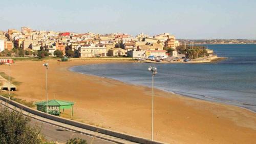 Pozzallo Apartment | Orizzonte Casesicule, Fantastic Sea View with Balcony and Big Windows, Wi-Fi