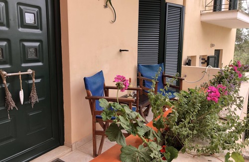 Lakka Apartment | Orkos Studio with Pool close to Lakka