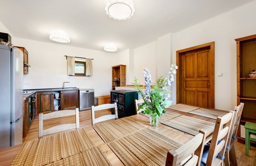 Varvazov Villa | Orlík JVNS100