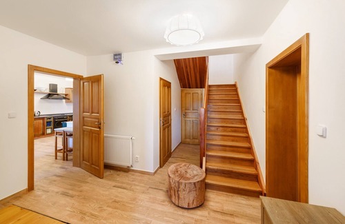 Varvazov Villa | Orlík JVNS100