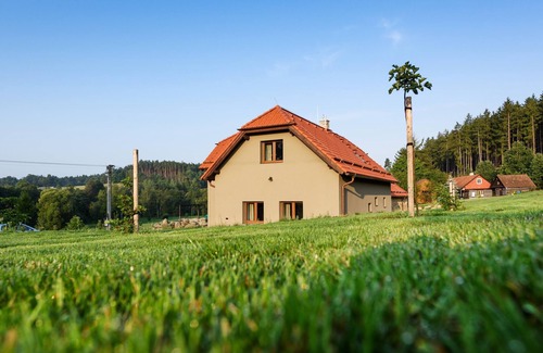 Varvazov Villa | Orlík JVNS100
