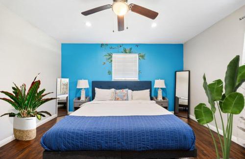 Englewood Park House | Orlando Airport Vacation Home Pet Friendly