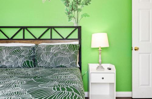 Englewood Park House | Orlando Airport Vacation Home Pet Friendly