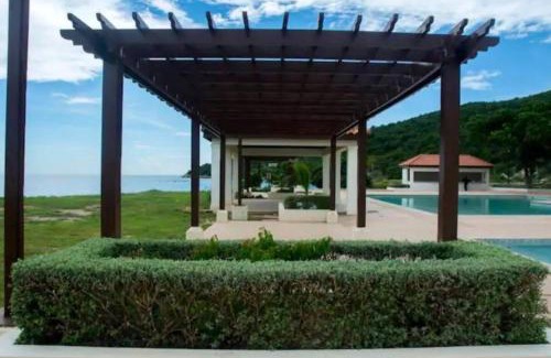 Portmore Apartment | Ornella Villa 2-Beds Sleeps 4 - Pool & Parking