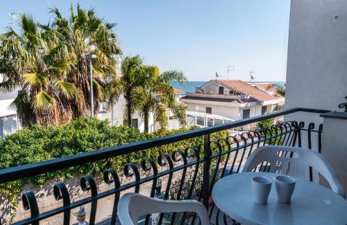 Cannizzaro Apartment | Ortensia Apartments by Wonderful Italy