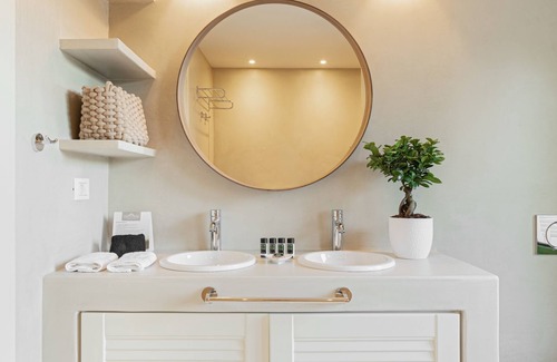 Andros Town House | Ortensia Suite by Casa Di Fiori Andros Suites