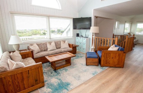 Ocean Sands House | OS10E, Sandune- Oceanside, Private Pool, Hot Tub, Sun Deck, Close to Grocery Store