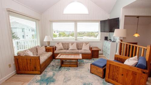 Ocean Sands House | OS10E, Sandune- Oceanside, Private Pool, Hot Tub, Sun Deck, Close to Grocery Store
