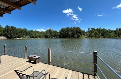 Valley Hill House | Osceola Lake Bungalow ~ 2 miles to Downtown Hendersonville - Free paddle gear