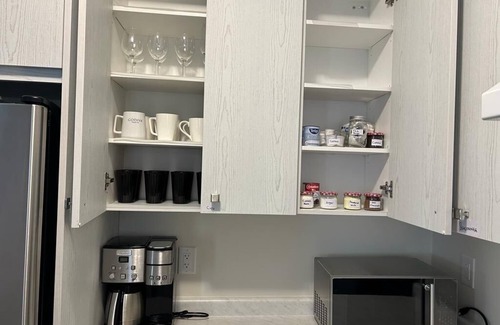 Thorold House | Oshos place is brand new townhouse, fully furnished, minutes from Niagara Falls