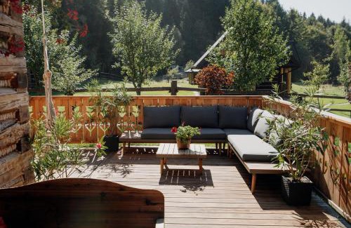 gmina Kamienica Ski Chalet | Oskarówka domek w górach na odludziu z jacuzzi i sauną - kominek i Netflix