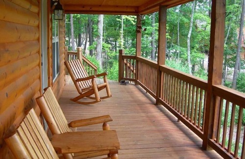 Young Harris Cabin | Oso Suite - A Bear-y Nice Cabin - Hot Tub, Internet, Fire Pit, Views