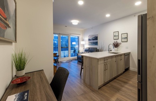 Golden Condo | OSO Summit - Downtown Riverfront Condo with Mountain Views