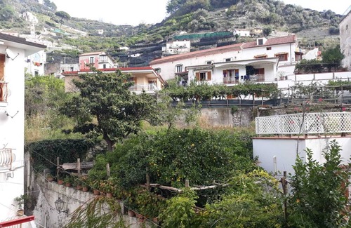 Minori Apartment | OSOLEMIOHOUSE - Minori- Amalfi Coast WIFI AND FREE TOURIST TAX/ASCENSOR