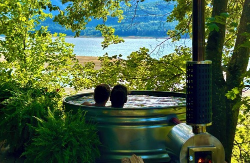 Central Kootenay House | Osprey Lodging Lake Front Retreat