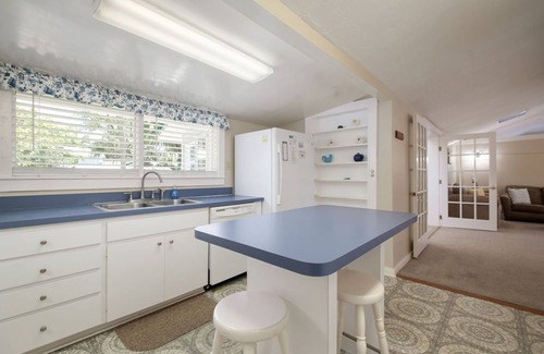 Cedar Key House | Osprey Nest- Historic Cedar Key. Pet Friendly!