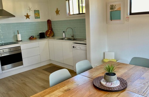 Callala Bay House | Osprey Seaside Retro Cottage