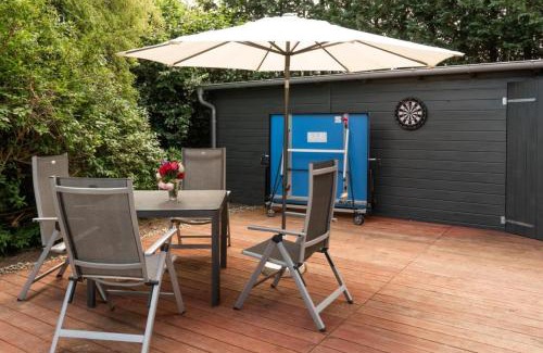 Elmenhorst/Lichtenhagen Apartment | Ostsee Elmenhorst Sehr hochwertige Dreizimmer Ferienwohnung mit Gartenterrasse