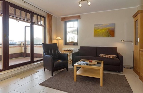 Kuehlungsborn Apartment | Ostsee-penthouse am Yachthafen mit Dachterrasse, Strandkorb und Tollem Meerblick