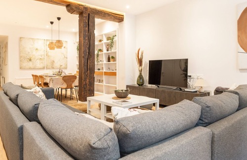 Bilbao Old Town Apartment | OT Residence 5 bed /4 bath in the heart of Old Town
