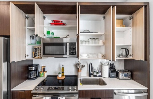 Pendleton Apartment | OTR+CBD | 1-Bed Suite l Free Parking l Gym & Pool